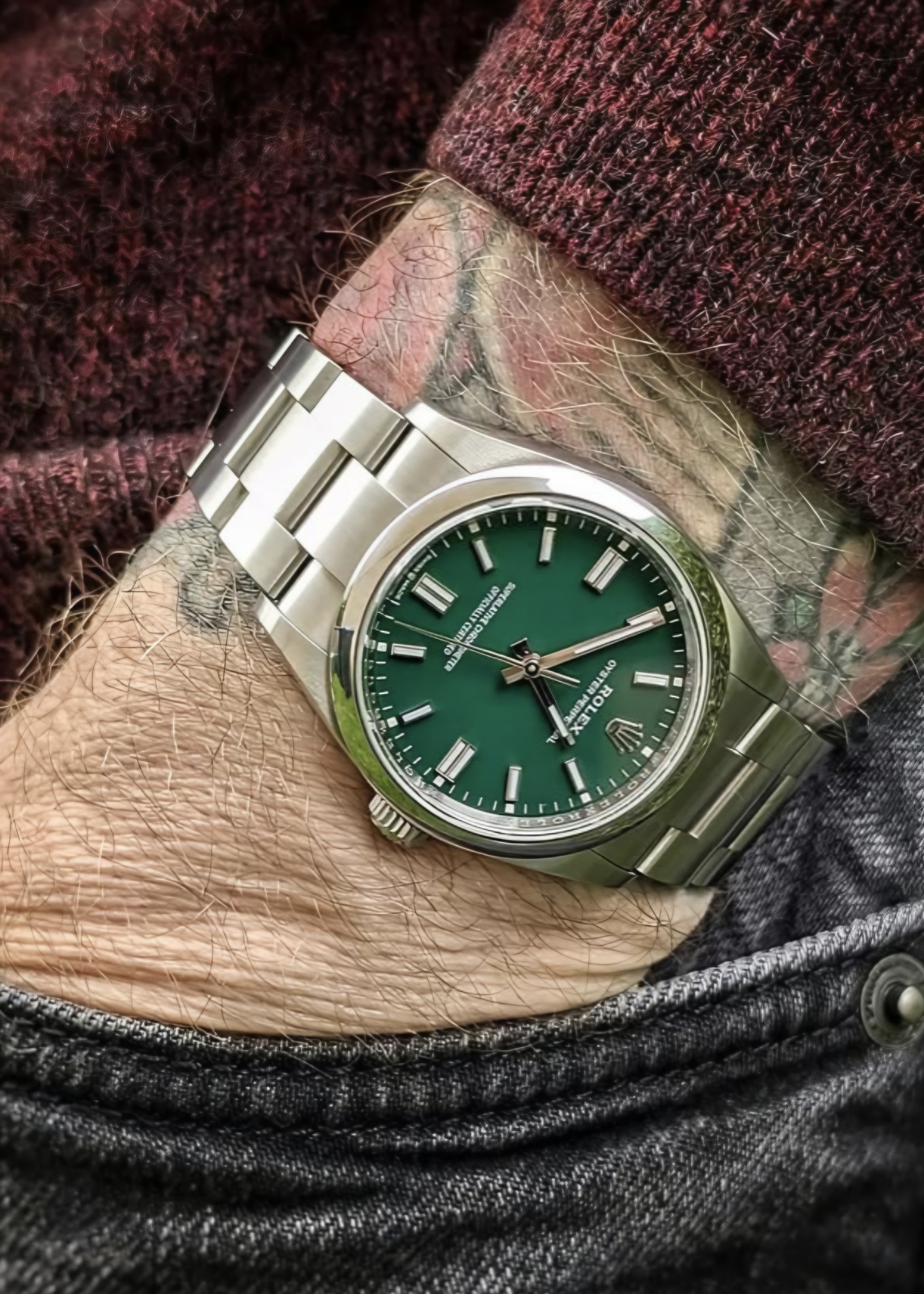 ساعة Rolex Classic لون ابيض واسود وازرق واخضر