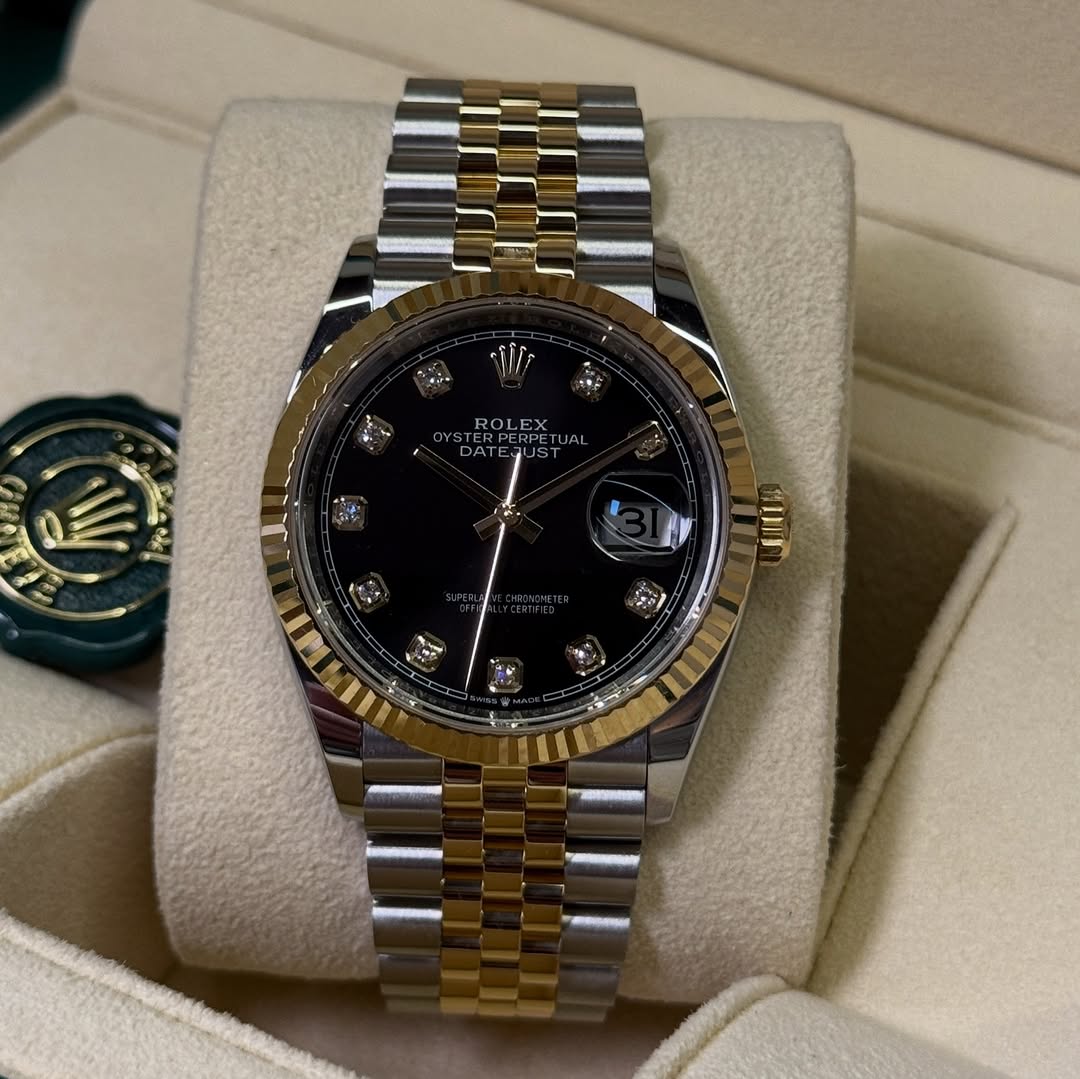 ساعة Rolex man-Datejust اطار شروط ميناء فصوص  لون سيلفر_جولد ميناء اسود 