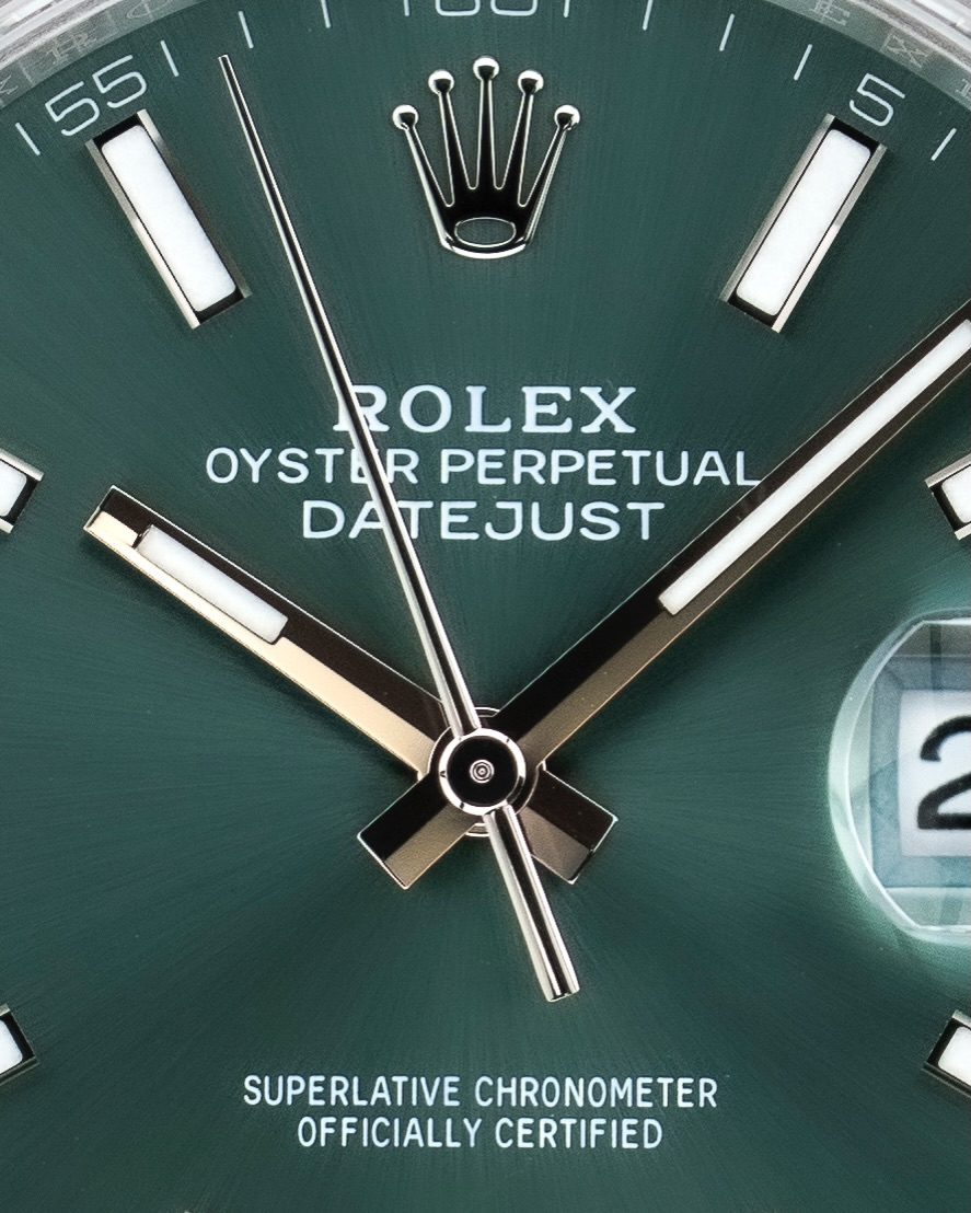 ساعة Rolex Datejust Men’s Watch شروط من الداخل سيلفر_مينا اسود وازرق واخضر وسيلفر _ ظهر شفاف