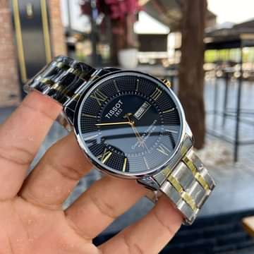 ساعة Tissot Stainless Steel Day-Date لون سيلفر ومطعم ميناء اسود وابيض