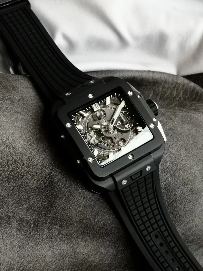 ساعة Hublot Square Rubber Strap  – Date Display لون اسود بالكامل 