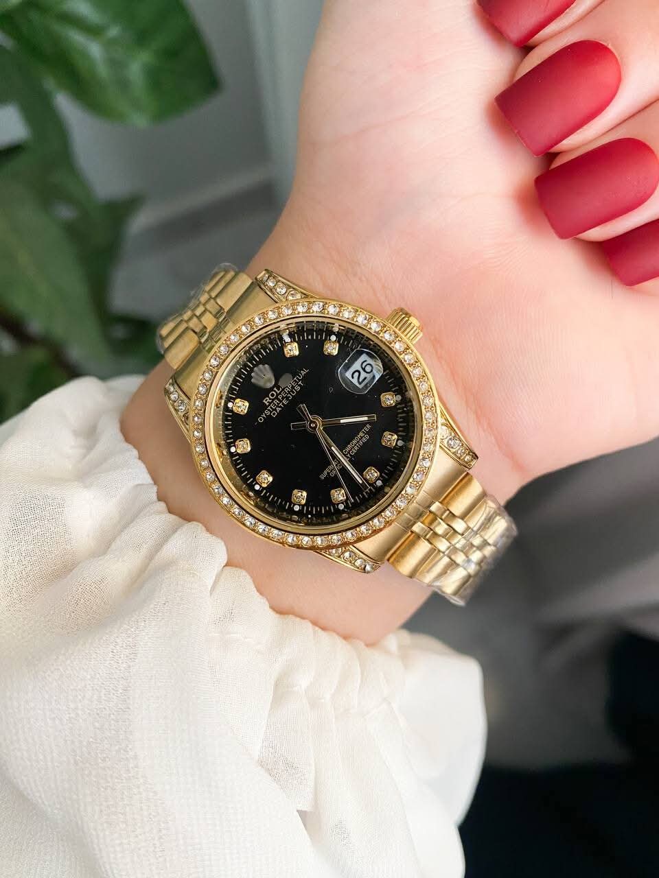 ساعة Rolex Lady Datejust Gold Watch – Black Dial with Date اطار فصوص ميناء فصوص