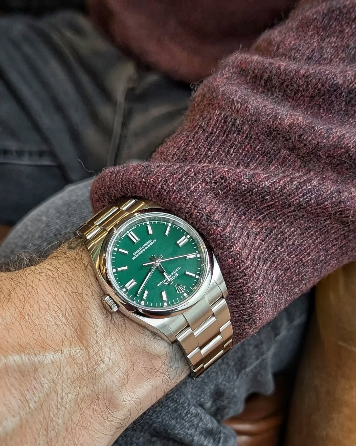 ساعة Rolex Classic لون ابيض واسود وازرق واخضر