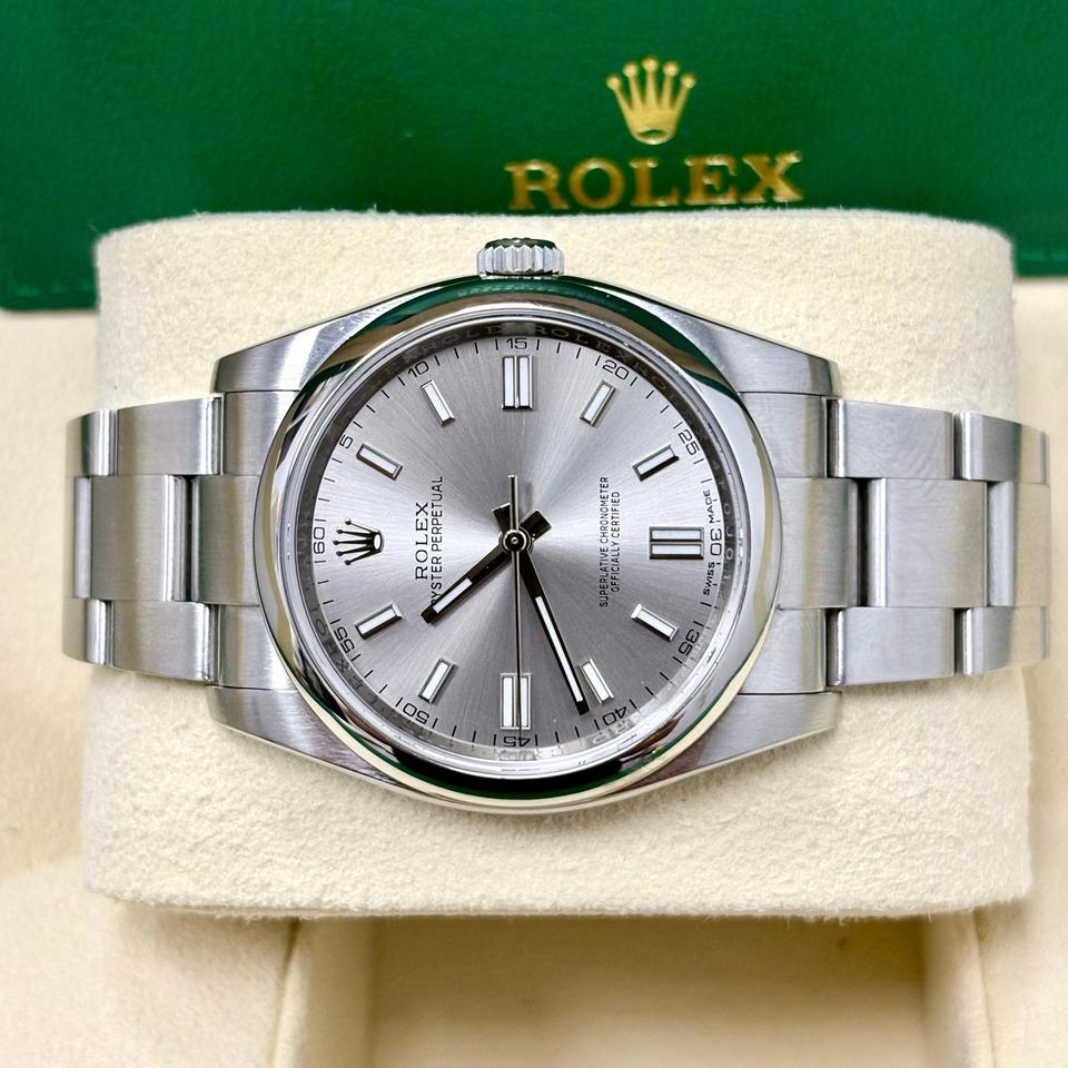 ساعة Rolex Classic لون سيلفر ميناء ابيض