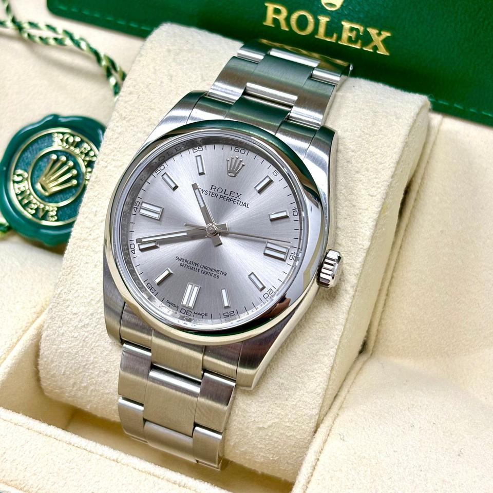 ساعة Rolex Classic لون سيلفر ميناء ابيض
