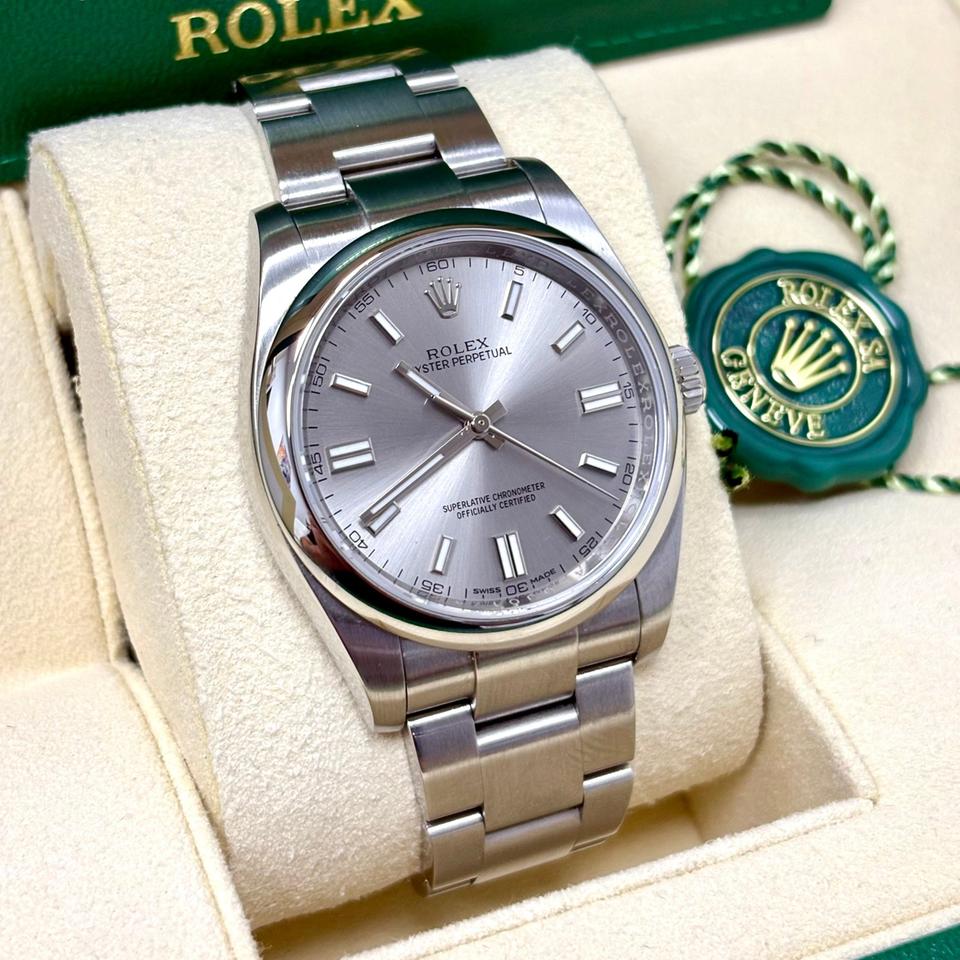 ساعة Rolex Classic لون سيلفر ميناء ابيض