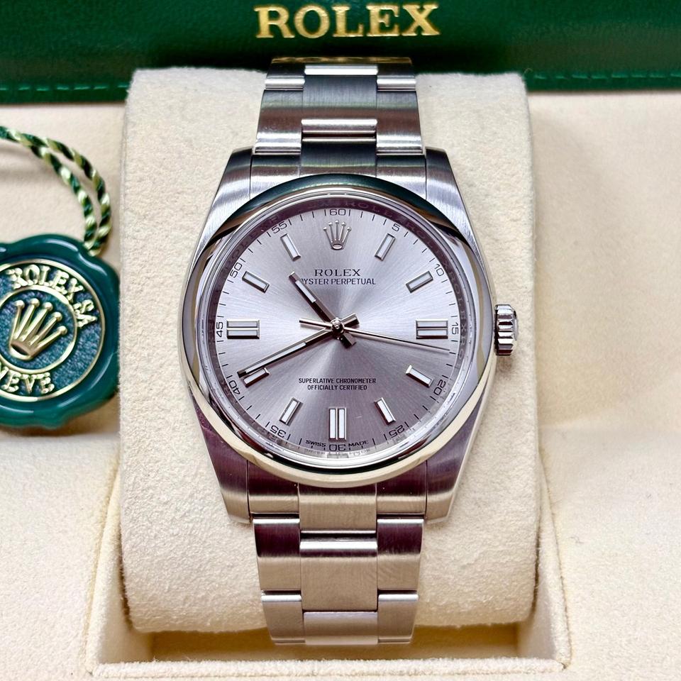 ساعة Rolex Classic لون سيلفر ميناء ابيض